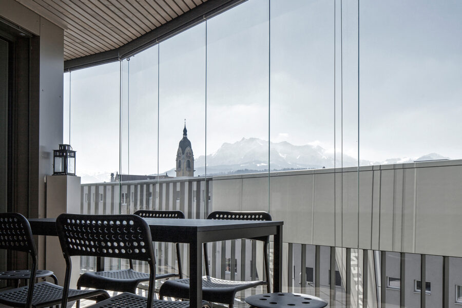 Gebäudehülle, Ganzglas-Schiebewand vivoslide, Balkonverglasung, Wetterschutz