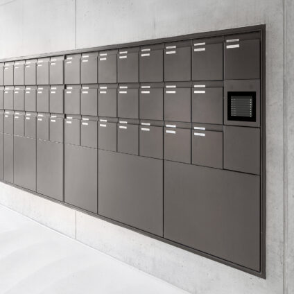 Briefkästen und Paketboxen, Briefkastenanlagen